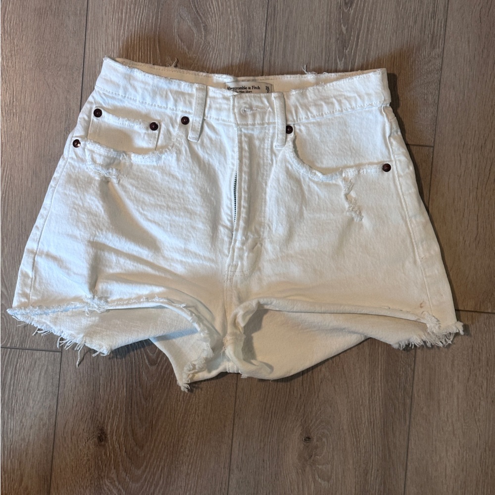 Abercrombie white the mom short high rise